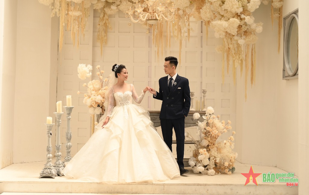 Vợ chồng chiến sĩ thi đua